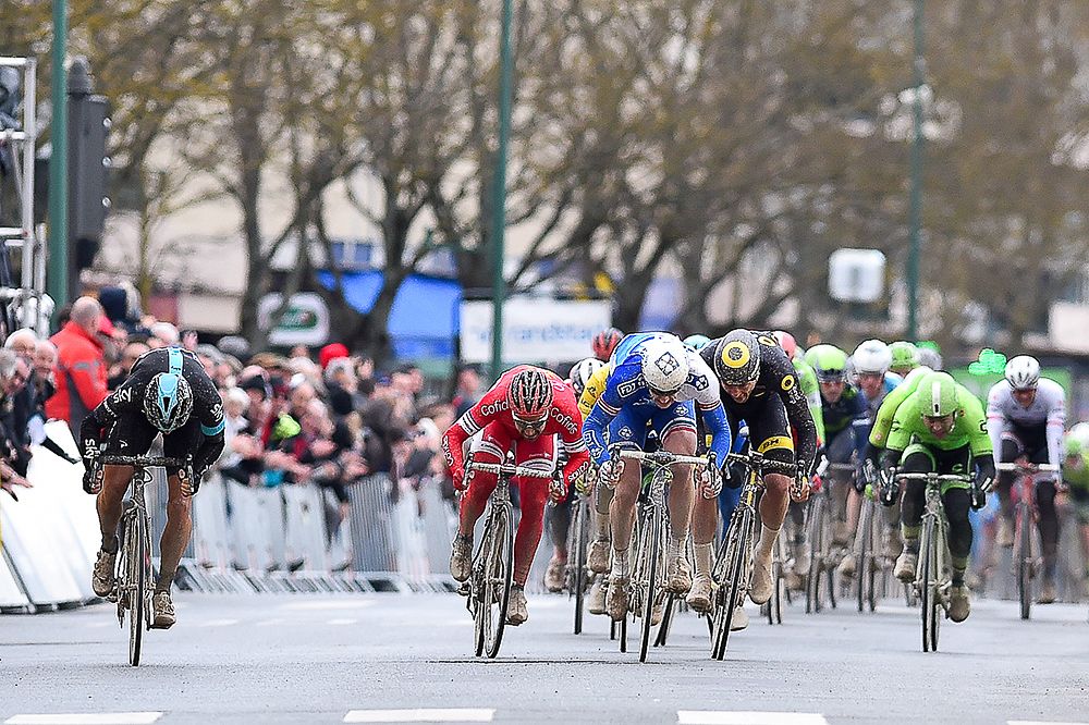 Arnaud Demare bears down on the finish of stage 1 at Paris Nice.