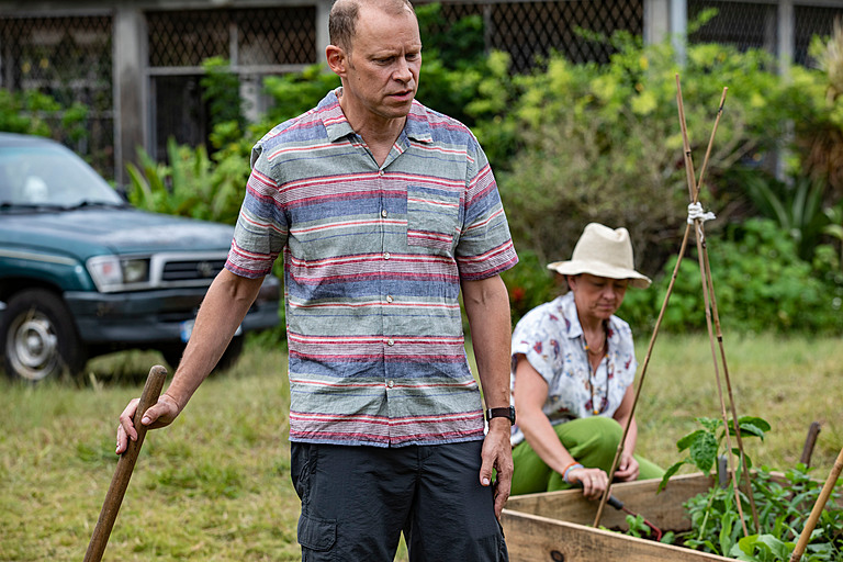 A worried Justin (Robert Webb) in Death in Paradise season 12 episode 2