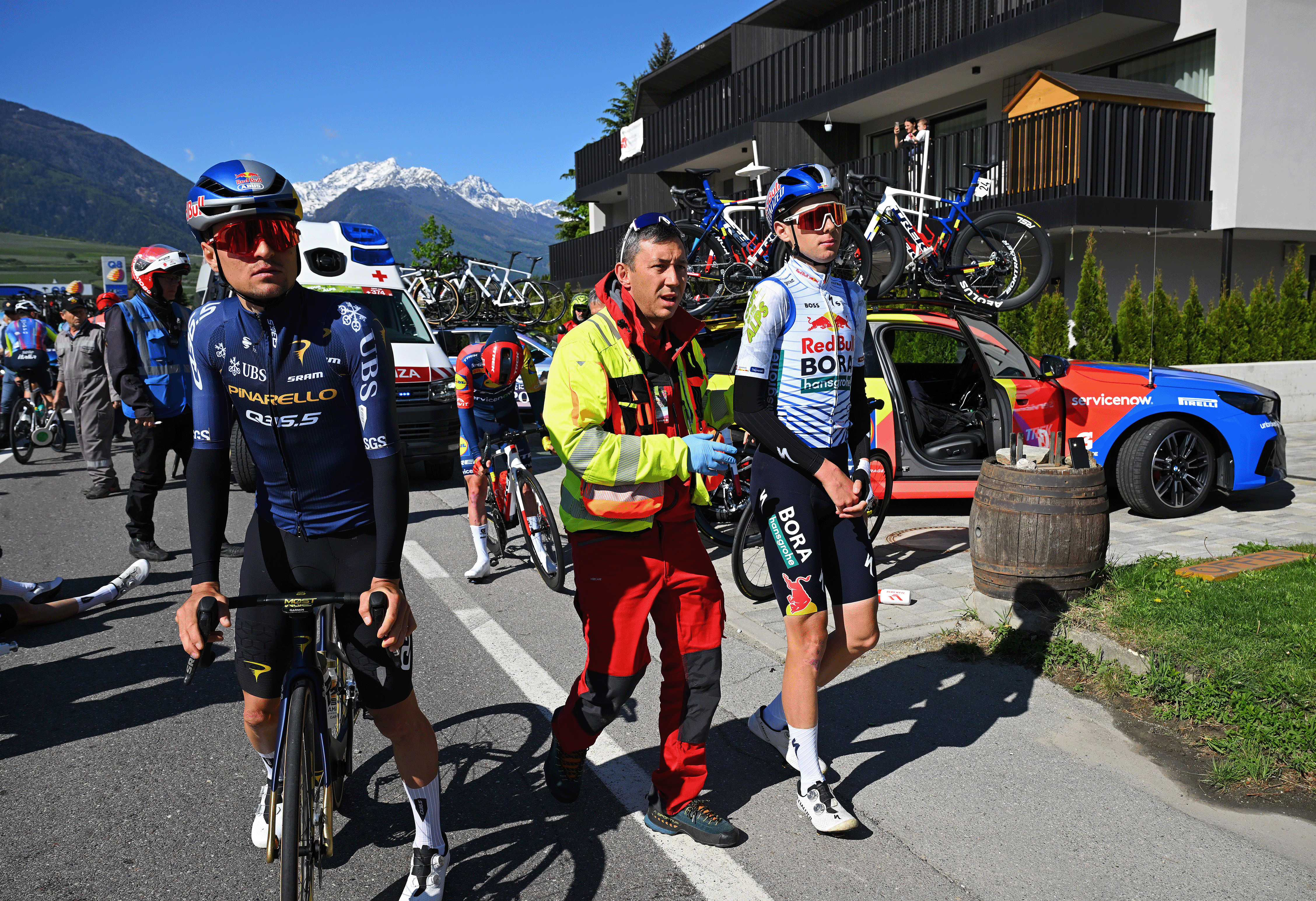  Thomas Pidcock (Pinarello Q36.5 Pro Cycling) and Lorenzo Finn (Red Bull - BORA - hansgrohe) injury after being involved in a crash during the 48th Tour of the Alps 2026, Stage 3 