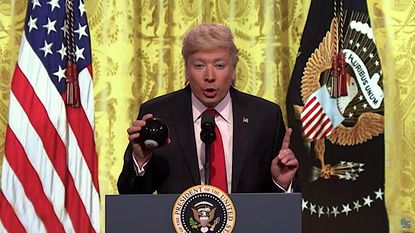 Jimmy Fallon re-enacts a Trump presser