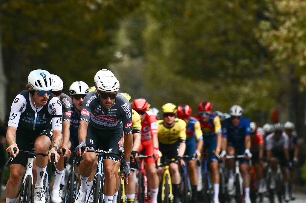Vuelta a España stage 4 LIVE – Climbs on the way, but a chance for the sprinters in France