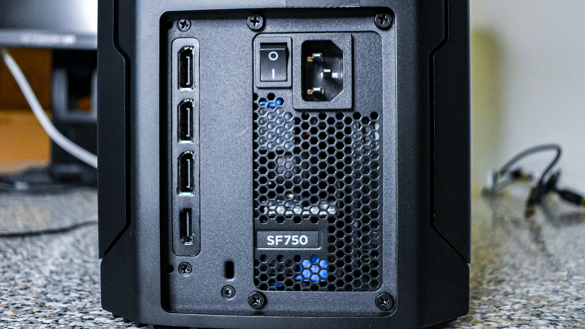 Corsair One A200, ports, bottom