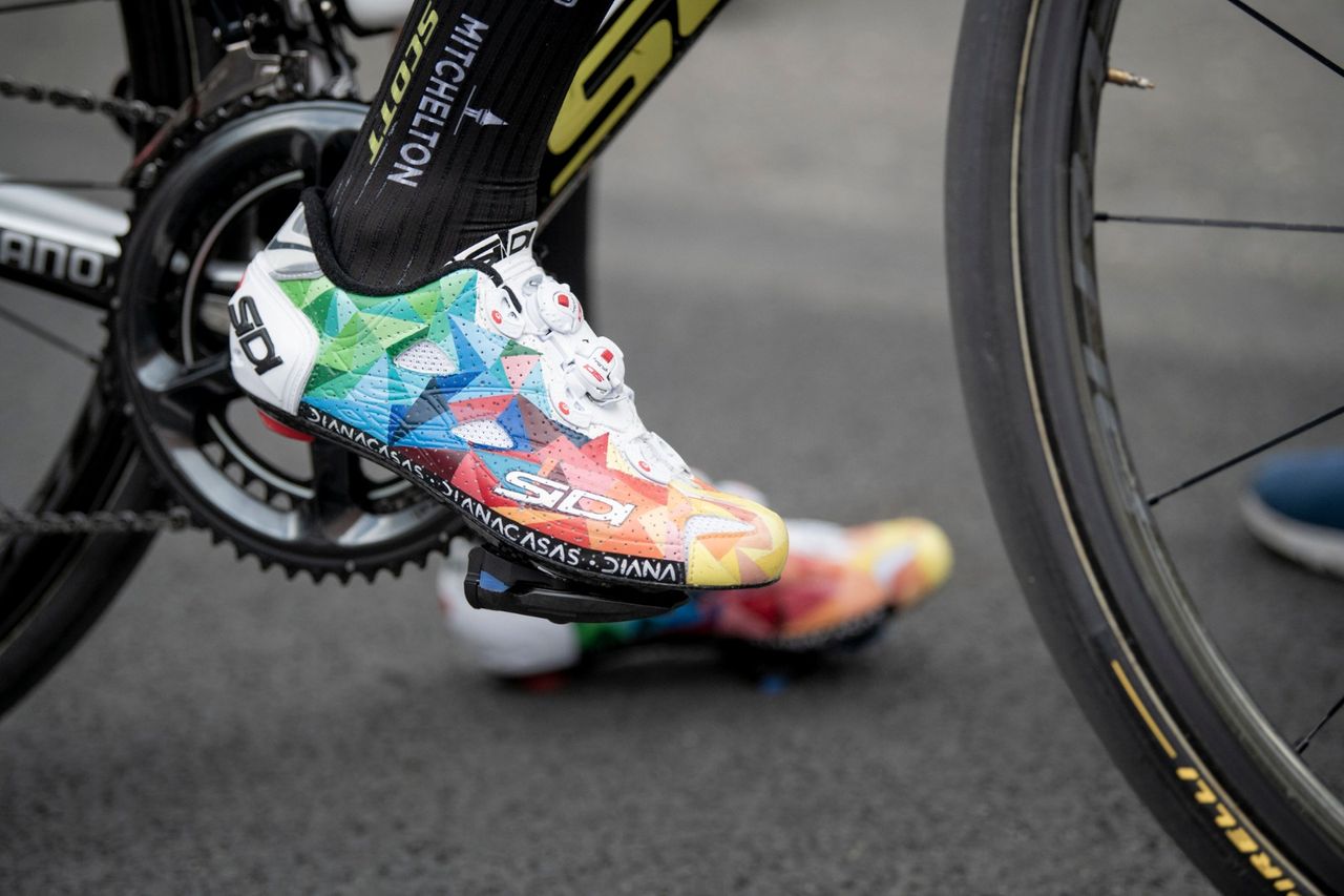 Esteban Chaves' colourful shoes