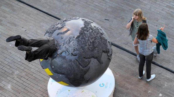 The &amp;#039;Cool Globes&amp;#039; installation in Marseilles.