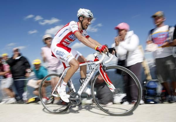 Stefano Garzelli (Acqua &amp; Sapone) during his stage-winning performance on Plan de Corones.