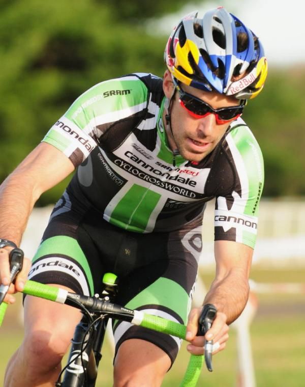 Timothy Johnson (Cannondale-Cyclocrossworld.com) went right to the front after less than half a lap.
