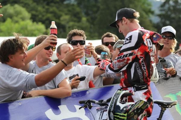 Steve Peat talks to fans