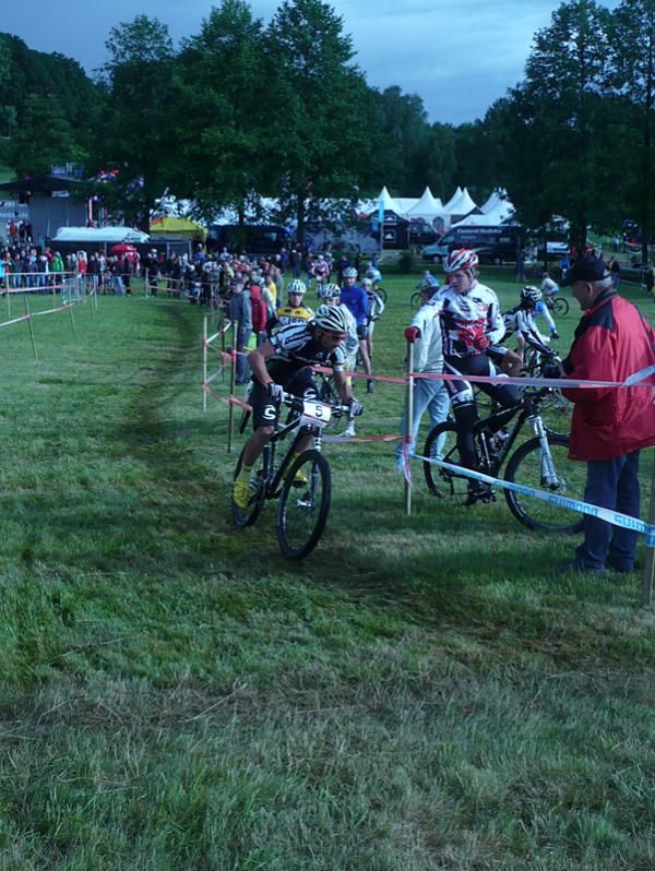 Manuel Fumic (Cannondale) qualifies in the eliminator