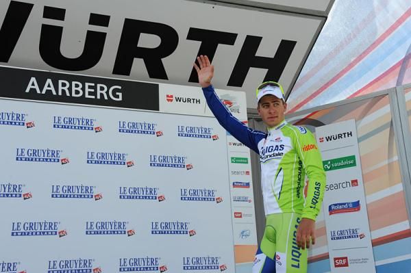 Peter Sagan (Liquigas-Cannondale) waves to the crowd