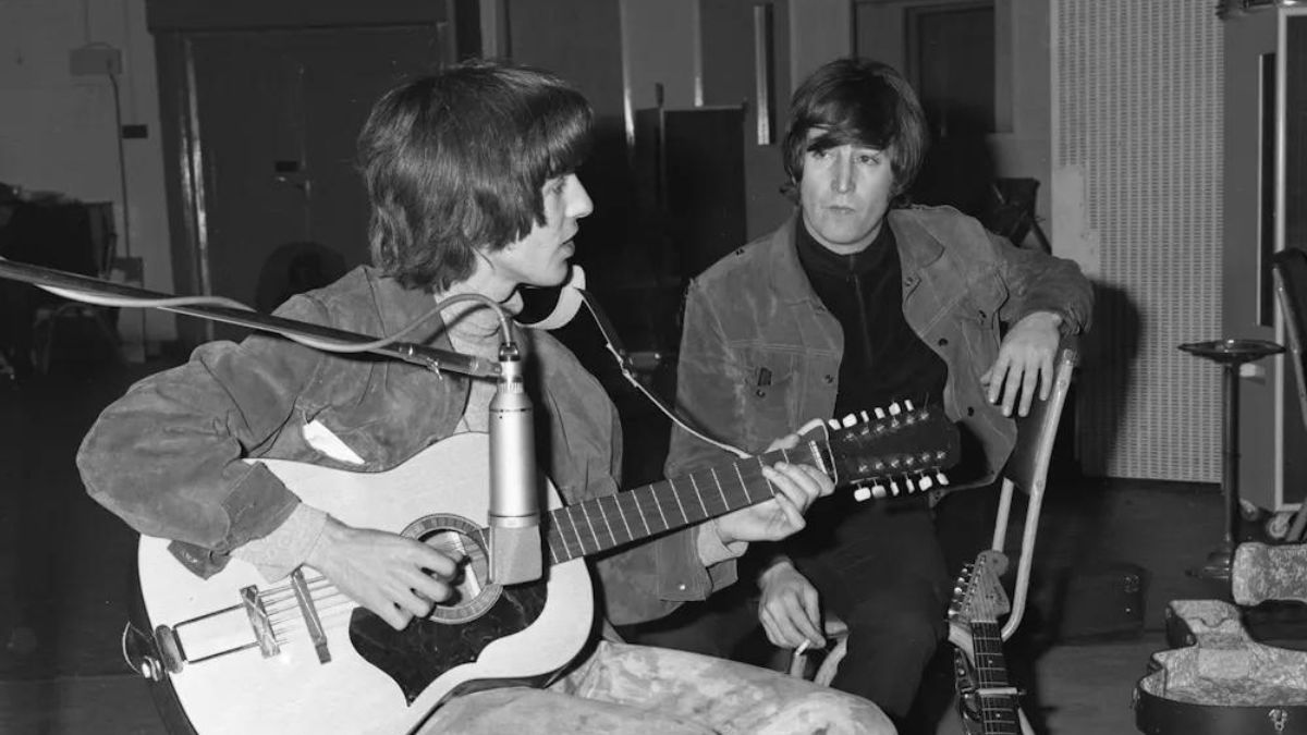 George Harrison playing John Lennon&#039;s Framus Hootenanny 12-string