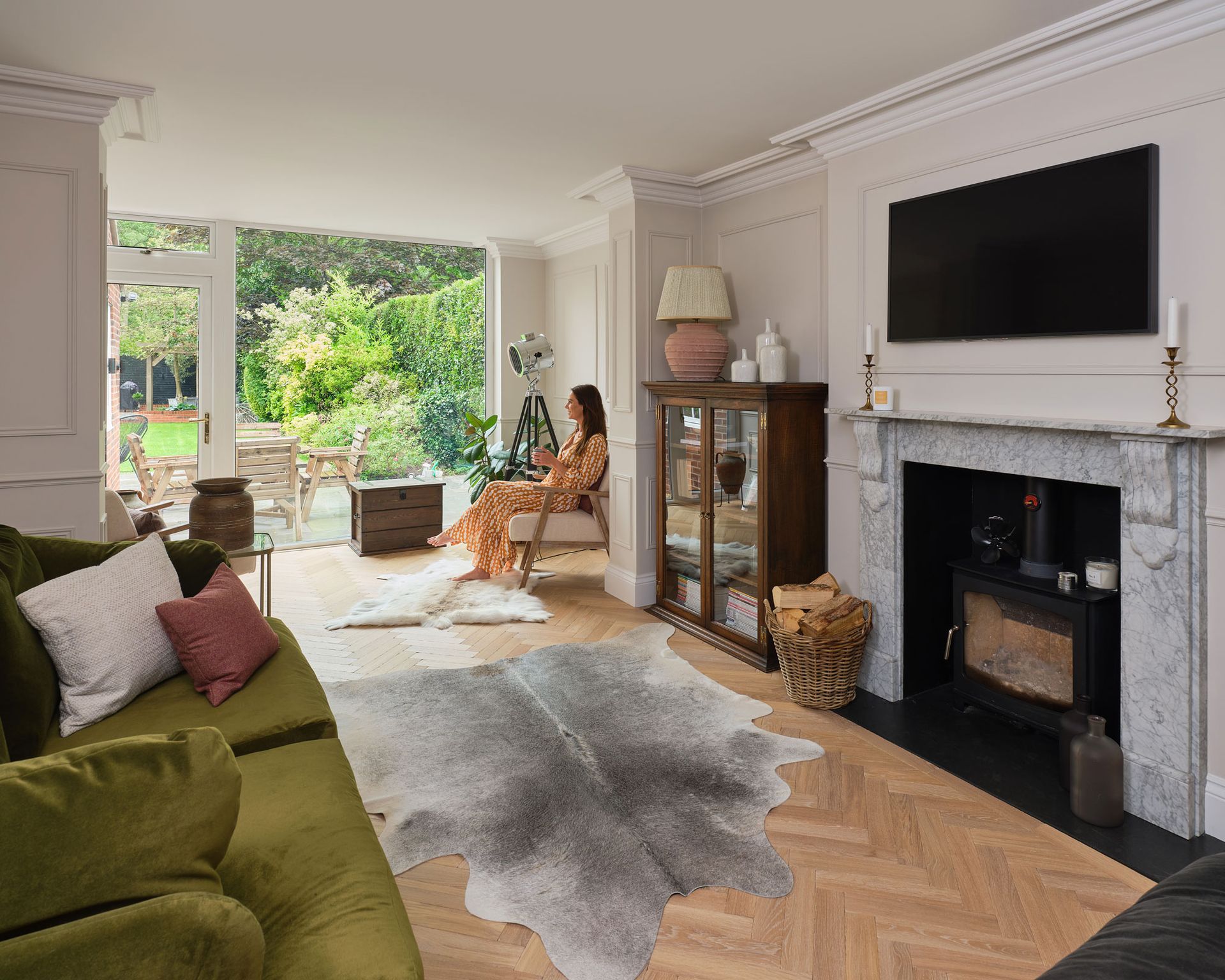 Rumah tahun 1930-an direnovasi dan diperluas untuk menciptakan rumah keluarga yang bergaya