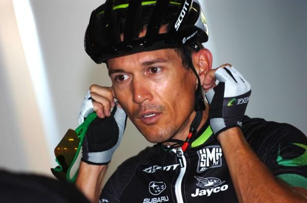 Robbie McEwen prepares for one of his last races as a pro