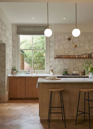 A neutral kitchen with a soft and subtle wallpaper