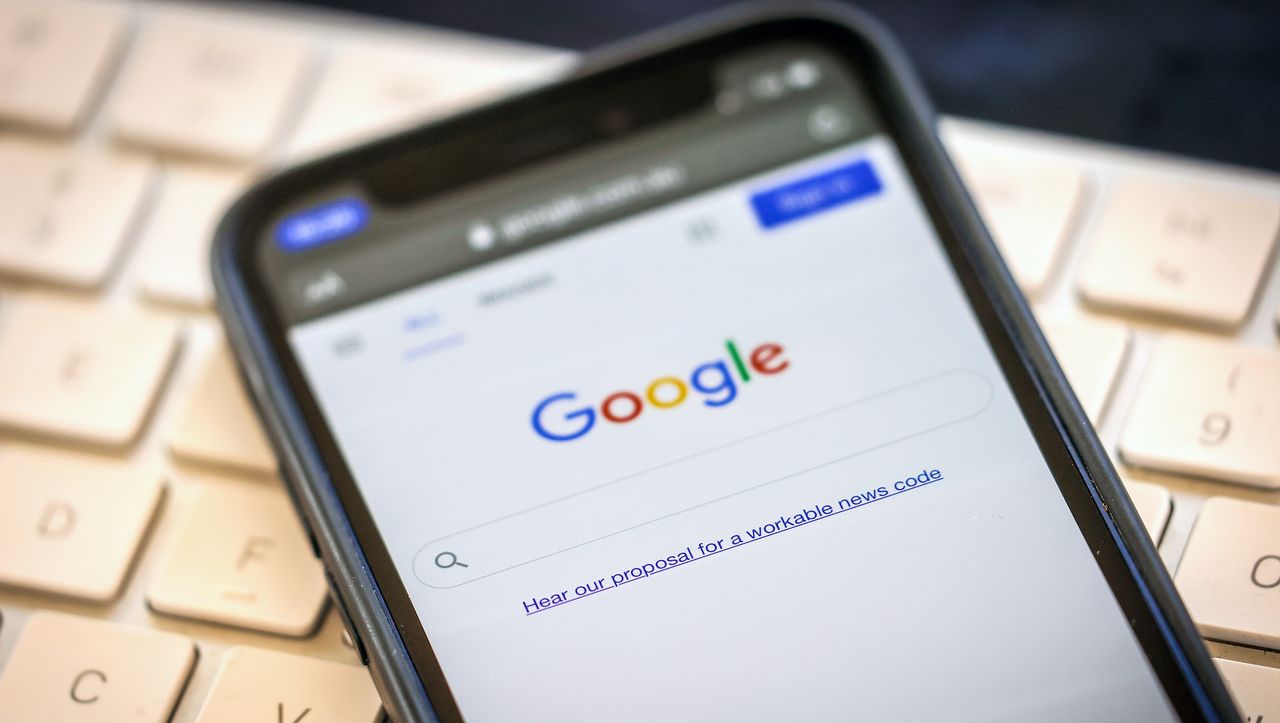 A link to Google&#039;s proposal to a workable news code on the company&#039;s homepage, arranged on an iPhone in Sydney, Australia, on Friday, Jan. 22, 2021. 