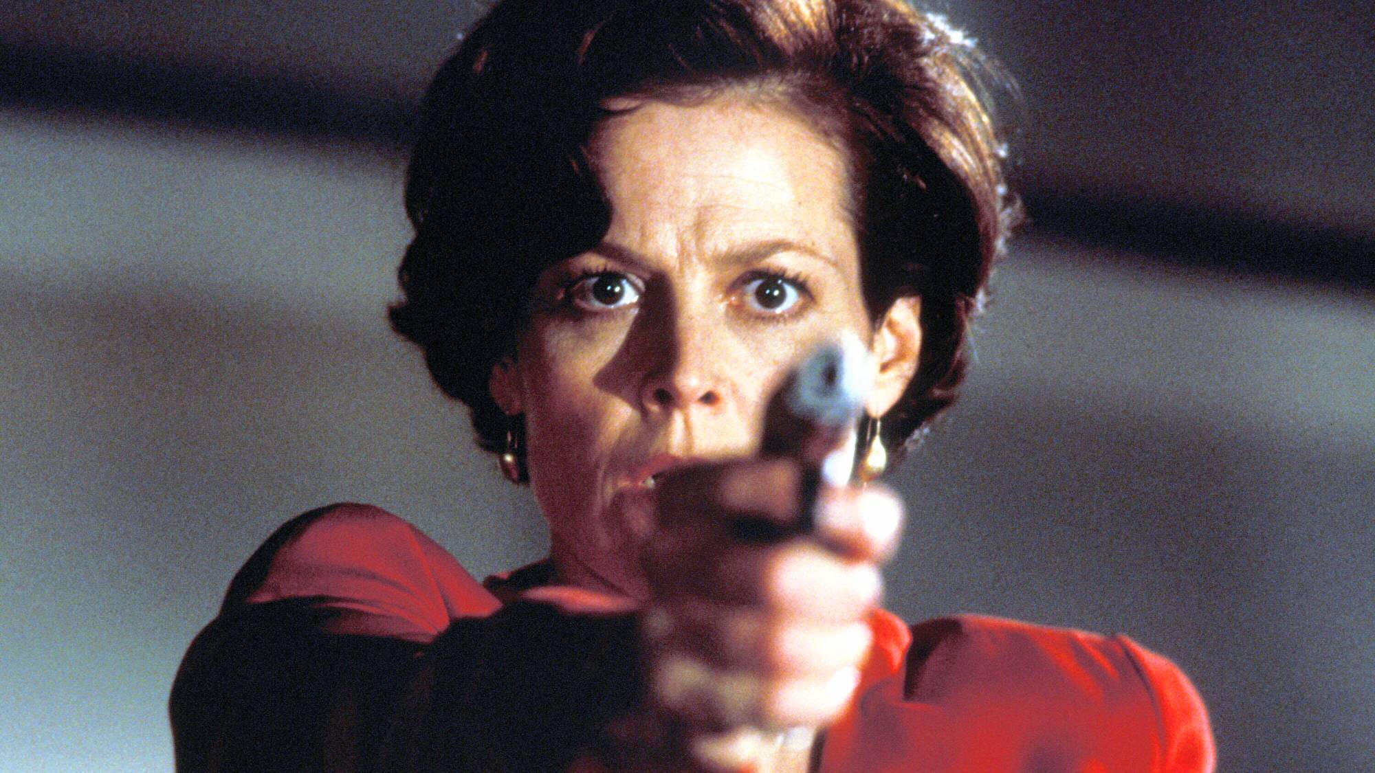 Sigourney Weaver in "Copycat" movie (1995)