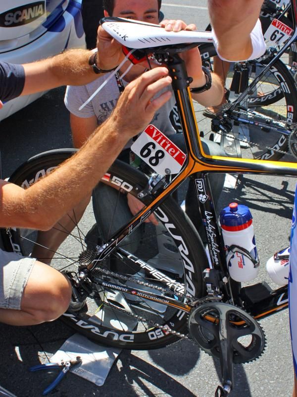 Lapierre's top-end machine features an integrated seatmast.
