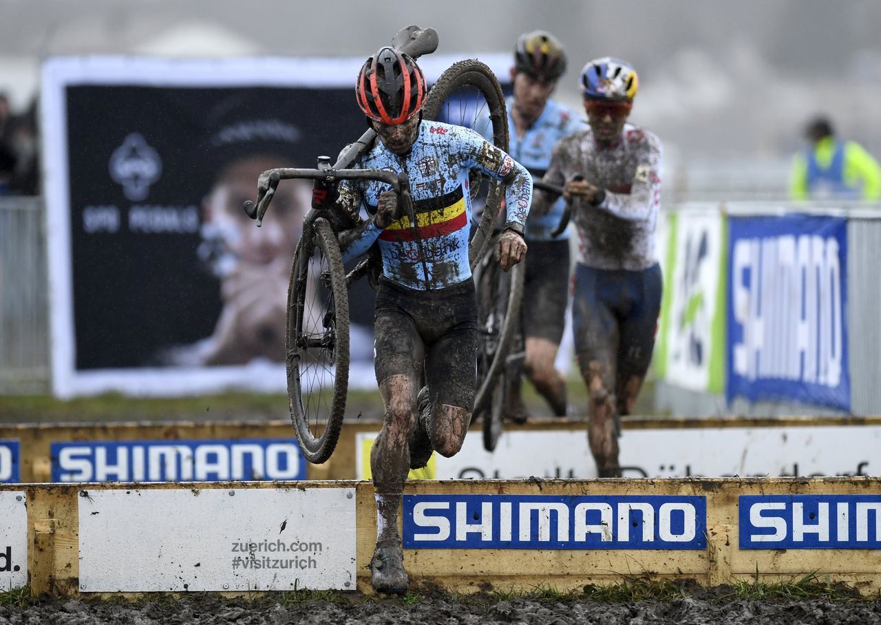 Iserbyt leads the early chase