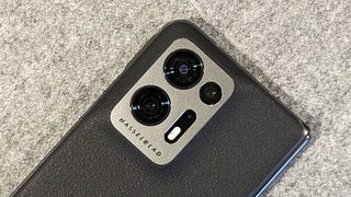 Oppo Find N2 hands-on camera close up