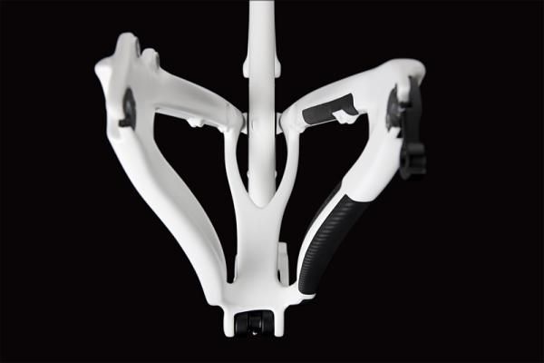 A look at the rear of the Santa Cruz Carbon Nomad.