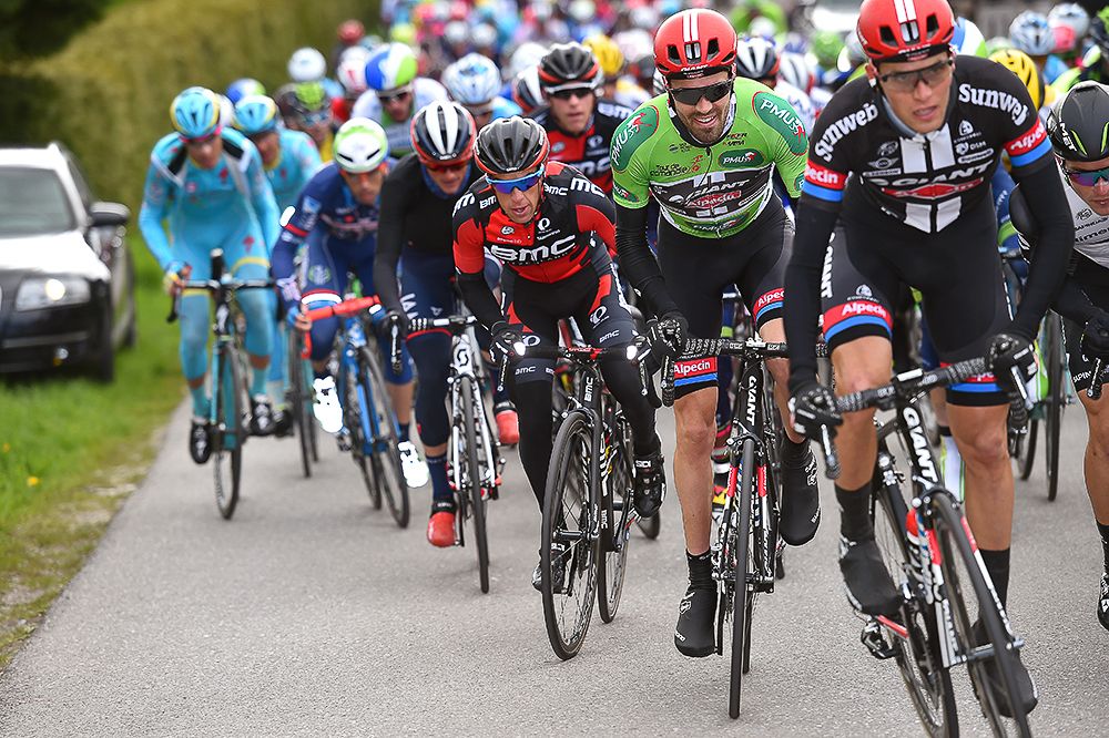 Richie Porte follows Tom Dumoulin during stage 4 in Romandie.