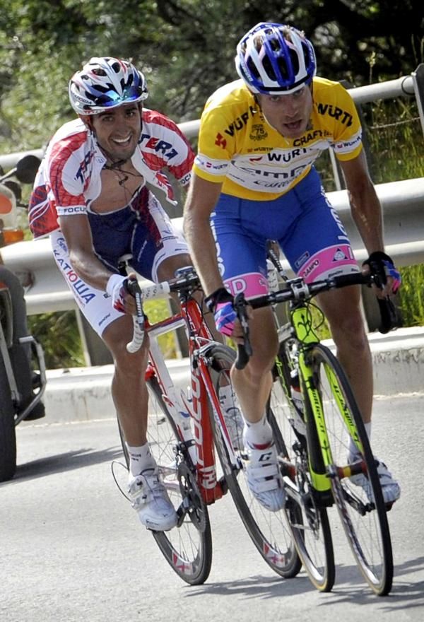 Cunego goes on the attack