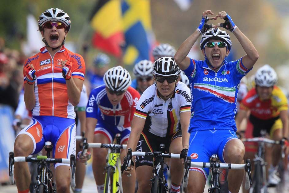 Joy for Giorgia Bronzini and dejection for Marianne Vos in 2011