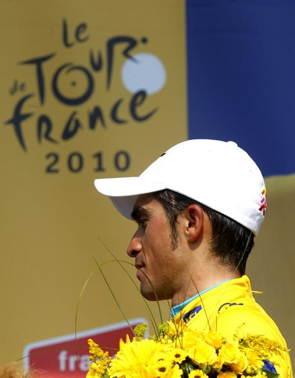 Alberto Contador (Astana) on the podium in Pau.