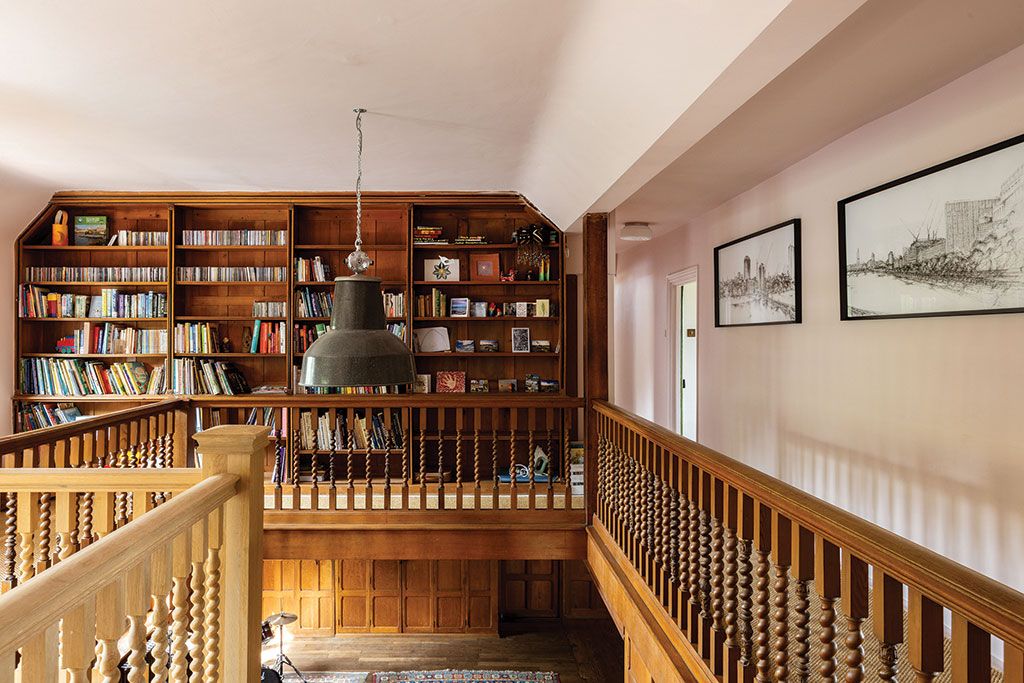 Property for sale with minstrels' gallery: Old Plawhatch House, Sharpthorne, East Grinstead, East Sussex.