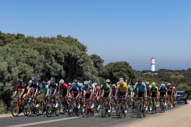 The race leaves the start of stage 4 at Cape Schanck