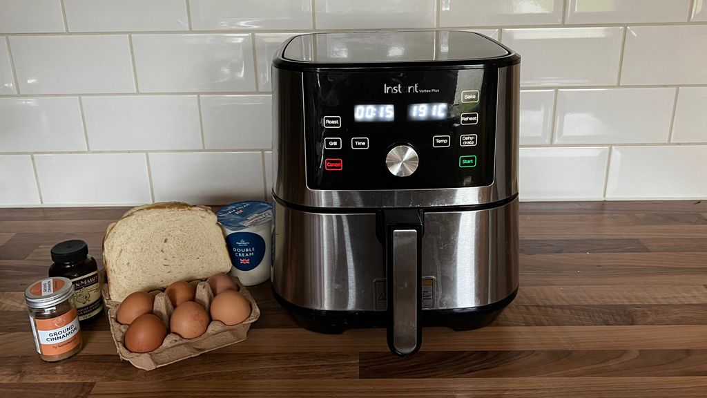 I made French Toast in an air fryer and it was far easier than on a