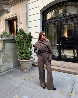 @styledsara wearing a brown scarf top from Helsa.