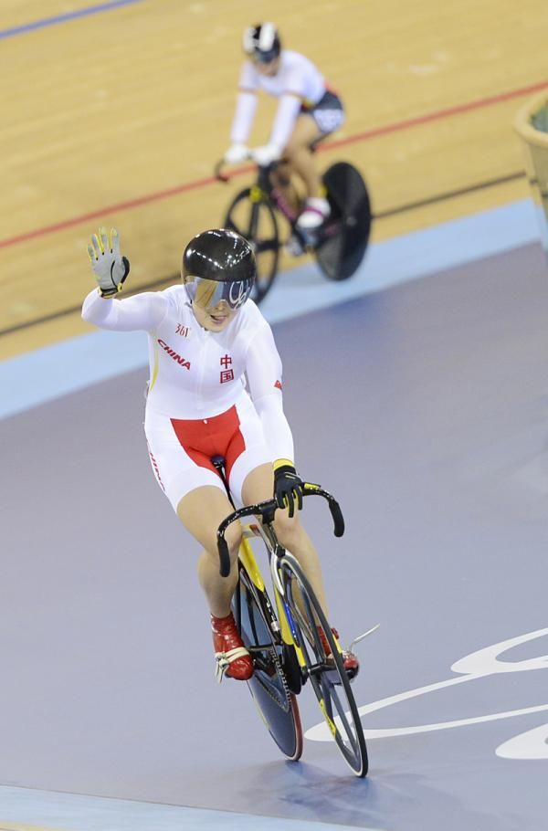Guo Shuang (People's Republic of China) celebrates