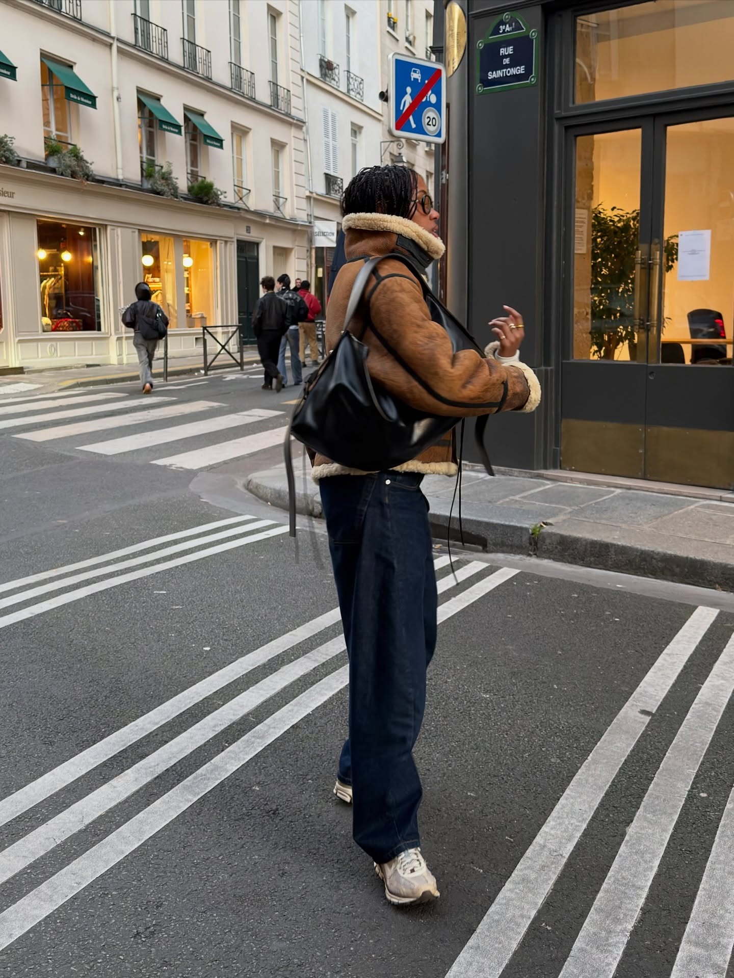 Influencer wearing a sneaker outfit in Paris