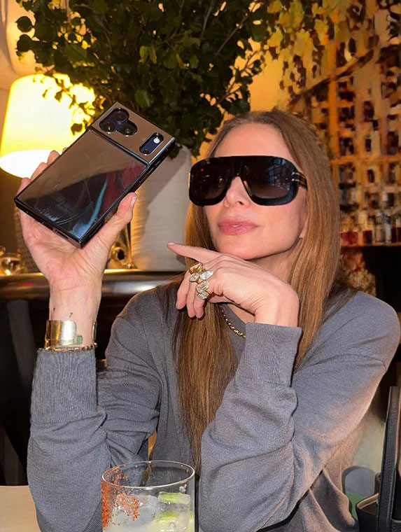 Jennifer Fisher holding a Flaunt x Jennifer Fisher phone case.