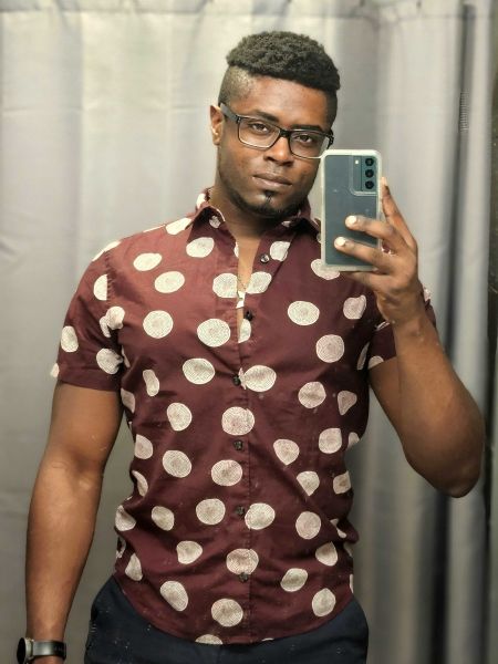 Samsung Galaxy S22 camera sample, mirror selfie
