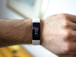 Fitbit charge v discount inspire