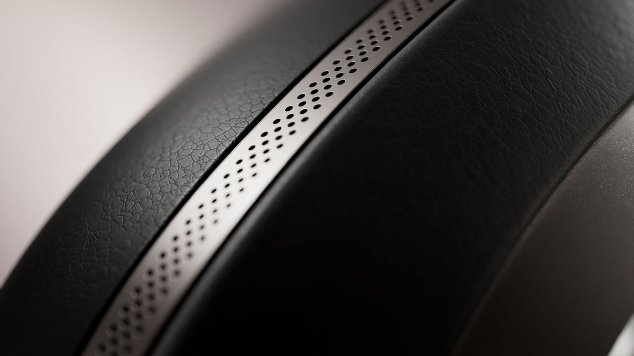 Bowers &amp; Wilkins PX8 S2