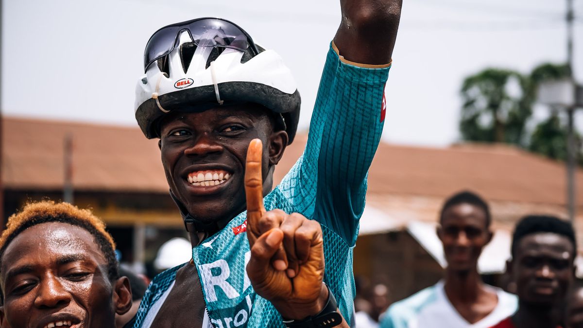 Abu Bakarr Kamara of Lunsar Cycling Team celebrates his win in the junior race - Picture by Oskar Scarsbrook/SWpix.com - 18/04/2024 - Cycling - Fundsmith Tour de Lunsar 2024 - Sierra Leone, Africa - Africap Apparel X Fambul Junior Race - Abu Bakarr Kamara of Lunsar Cycling Team wins