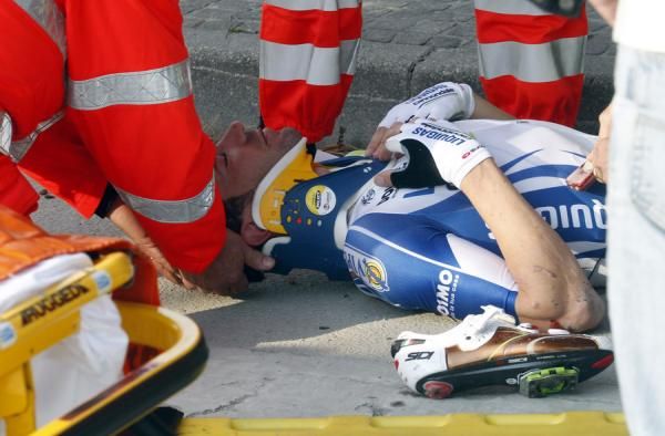 Alessandro Vanotti (Liquigas - Cannondale) after his fall