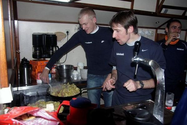 Robert Gesink and Denis Menchov at work in the kitchen.