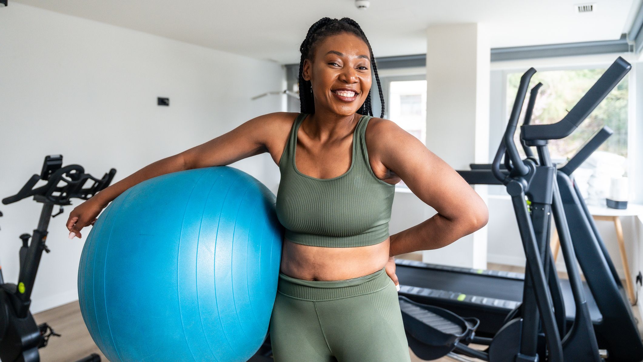 The one move this trainer does to properly engage her core before every deadlift