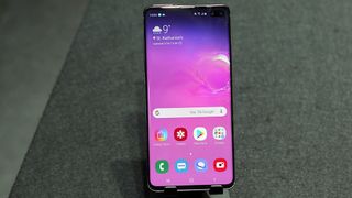 The Galaxy S10 Plus has tiny bezels. Image Credit: TechRadar