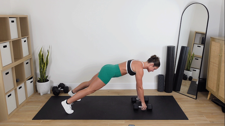 trainer Kirra Mitlo doing dumbbell-Shoulder-Taps