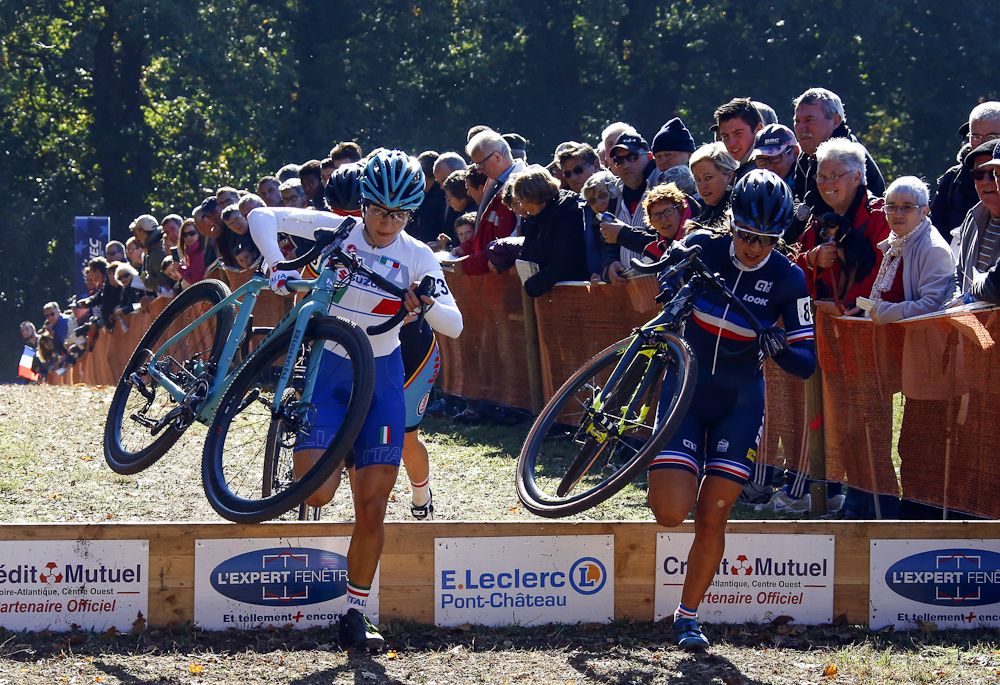 Chiara Teocchi and Helene Clauzel battle for the win