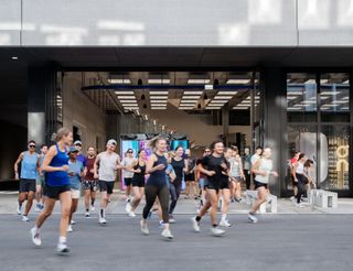 Runners outside On Lab Zurich
