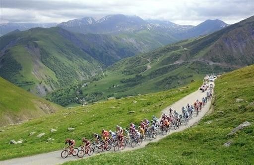 The peloton climbs the Col de la Croix de Fer.