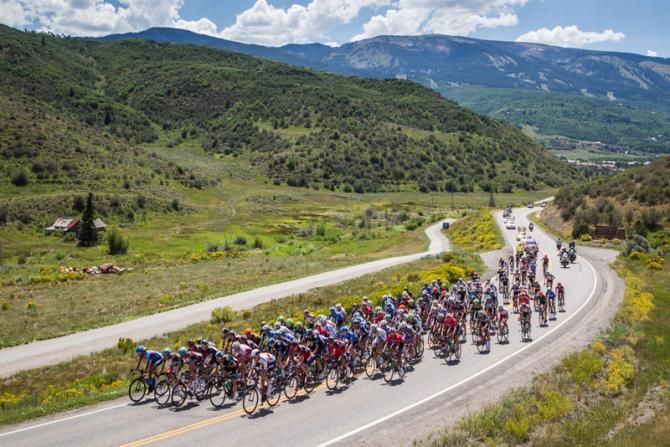 The peloton on the descent from Snowmass.