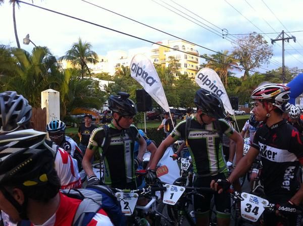 Alex Grant and Ben Sonntag (Cannondale) talk to Milton Ramos (Specialized)