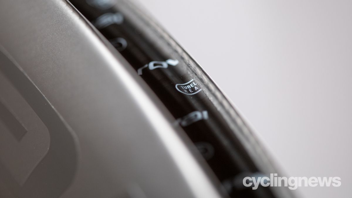 Detail of the hooked bead on the Roval Rapide CLX II