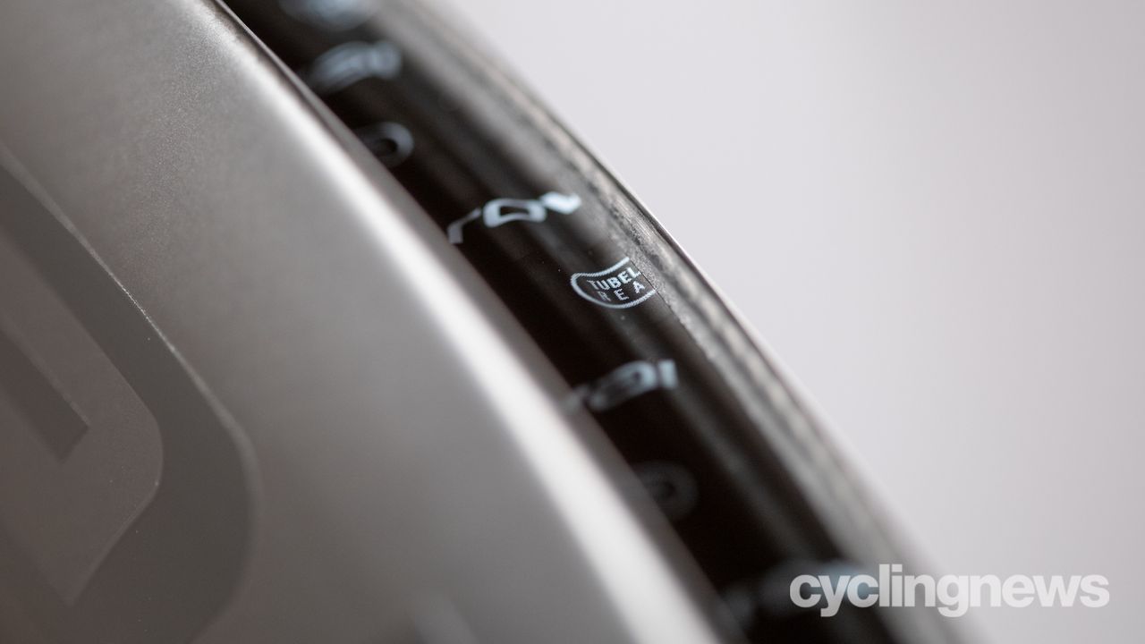 Detail of the hooked bead on the Roval Rapide CLX II